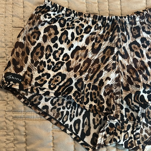 Derby Skinz Shorts - Picture 2 of 4